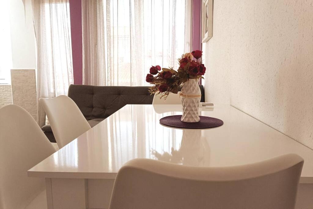 Sunny 2-Bedroom Maisonette Varna & Parking Экстерьер фото