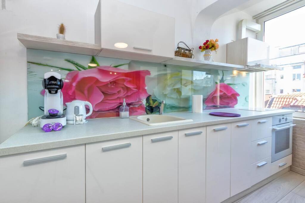 Sunny 2-Bedroom Maisonette Varna & Parking Экстерьер фото